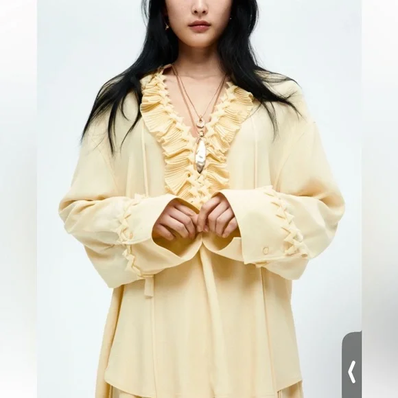 Viral H&M blouse Spring 2025 - Picture 3 of 13